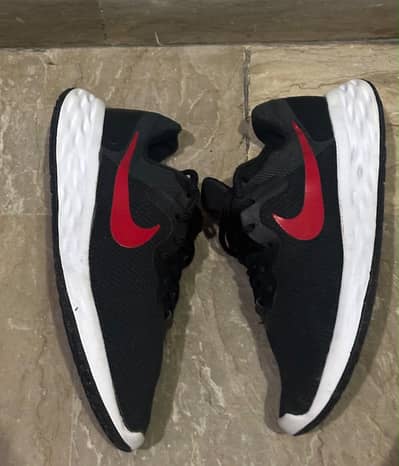 Nike Revolution 6