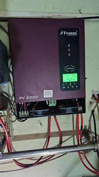 fronus pv2200 hybrid solar inverter