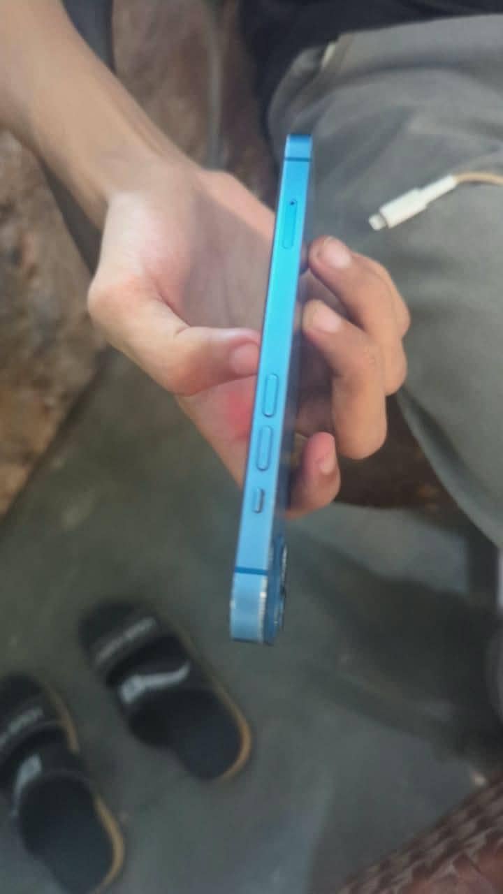 Apple iPhone 13 2