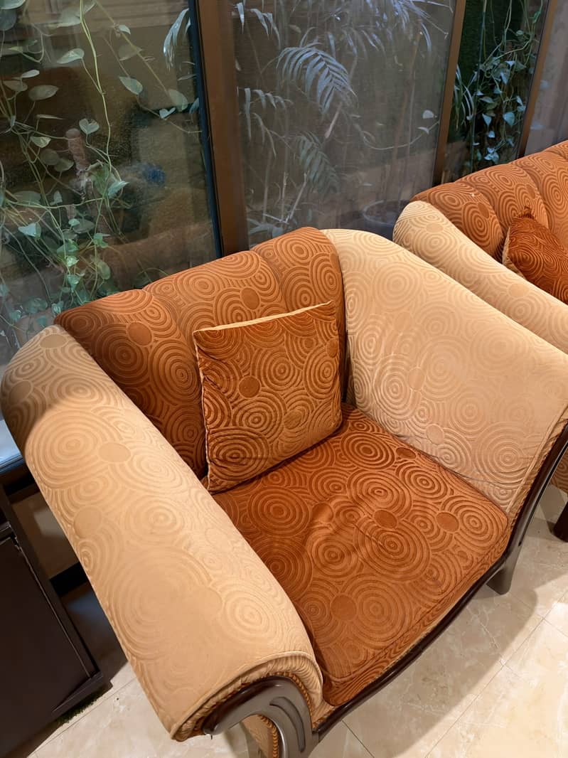 Good condition sofa 6