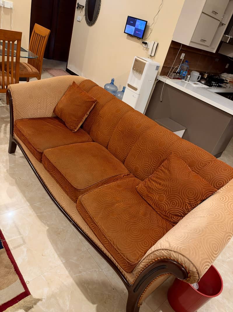 Good condition sofa 7