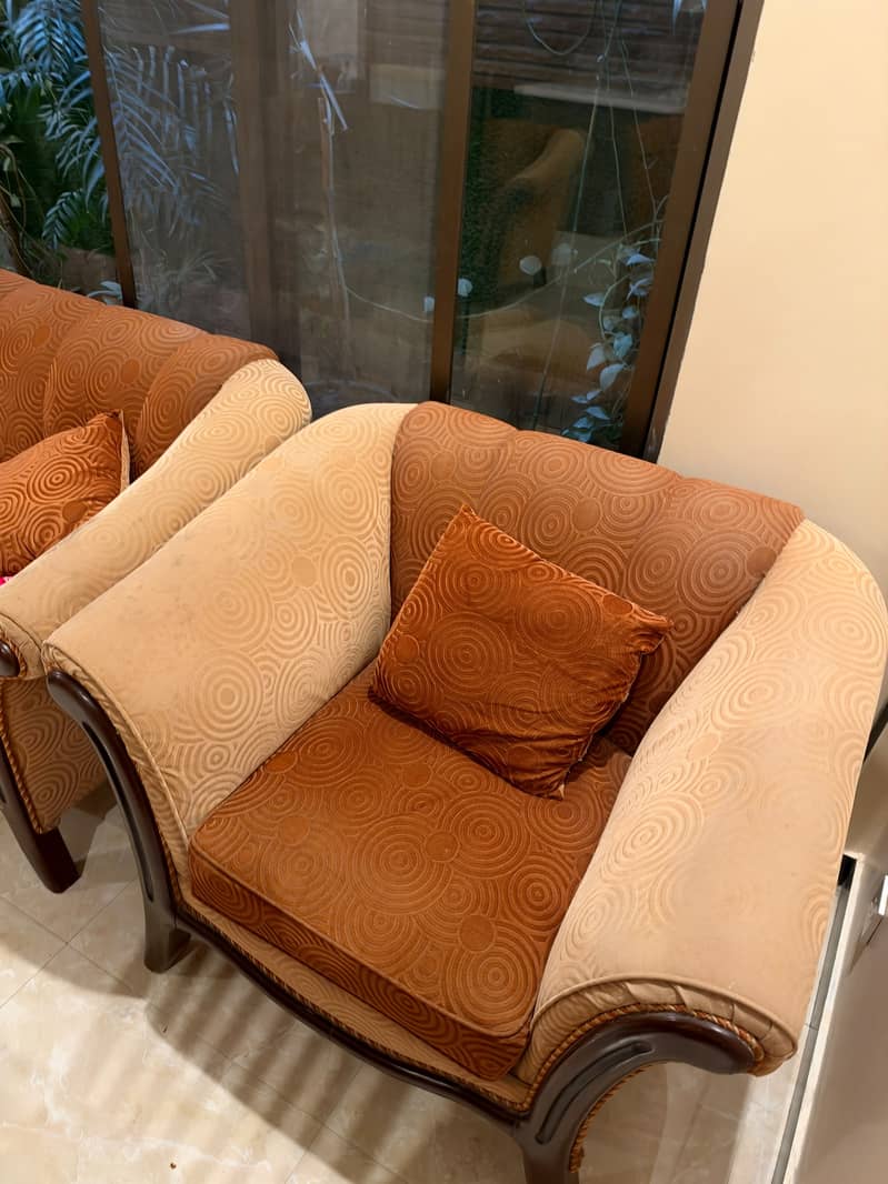 Good condition sofa 9
