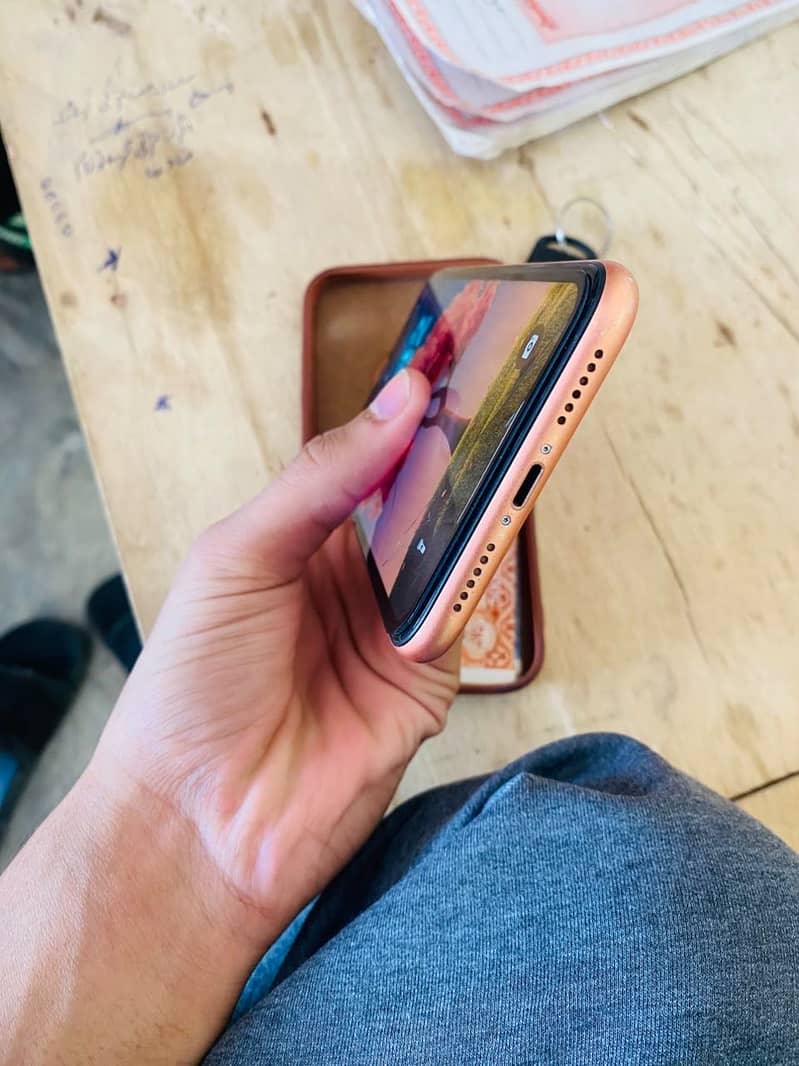 Apple iPhone XR 4