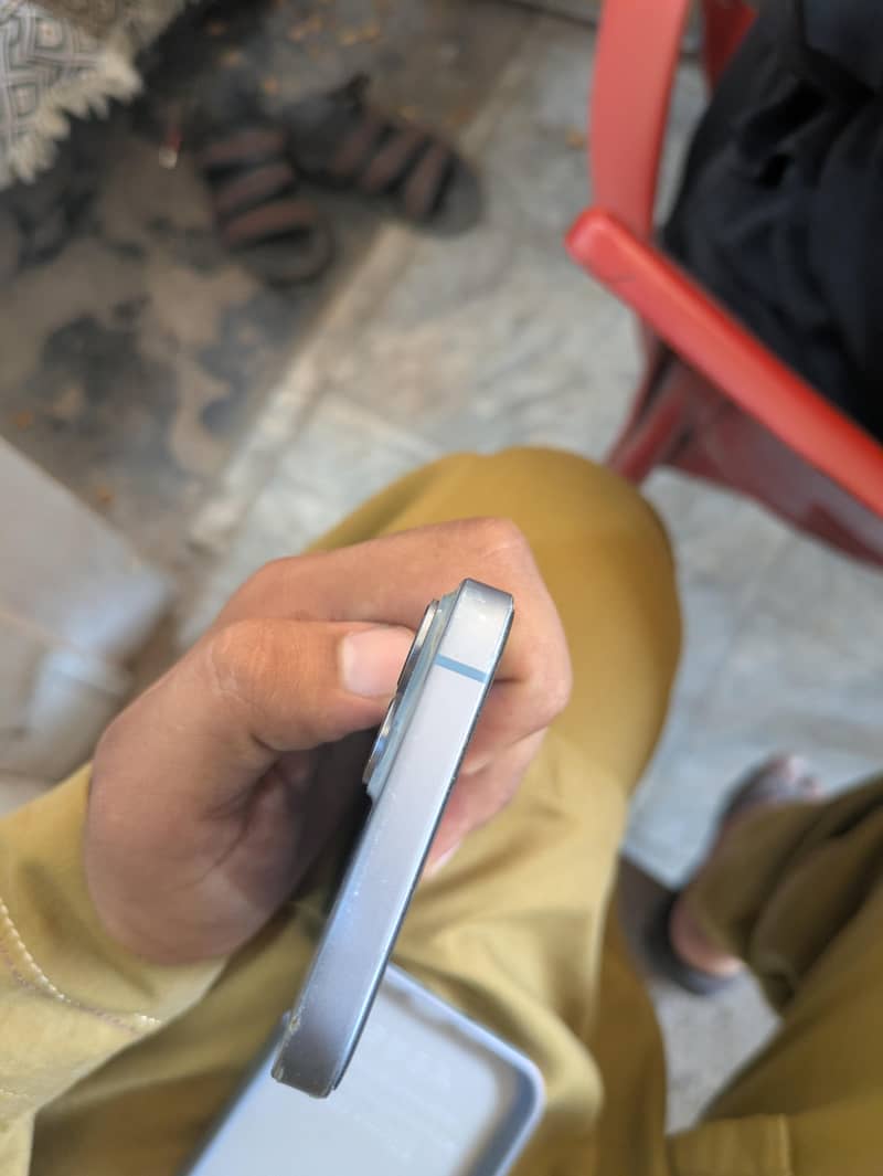 Apple iPhone 14 3