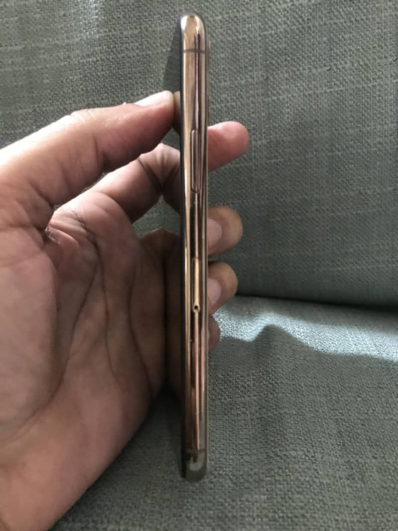 Apple iPhone 11 Pro 4