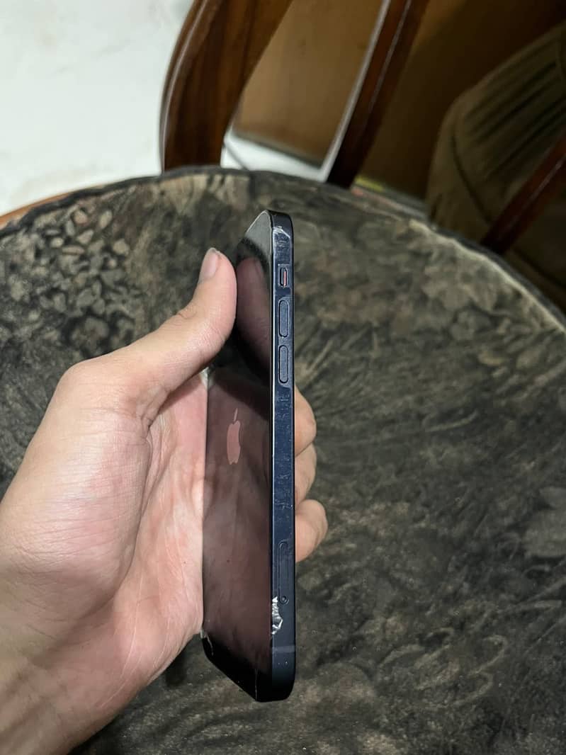 Apple iPhone 12 3