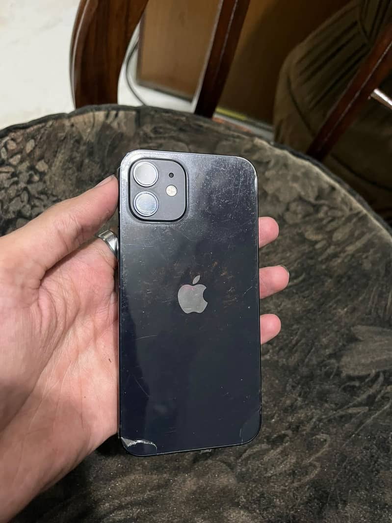 Apple iPhone 12 4