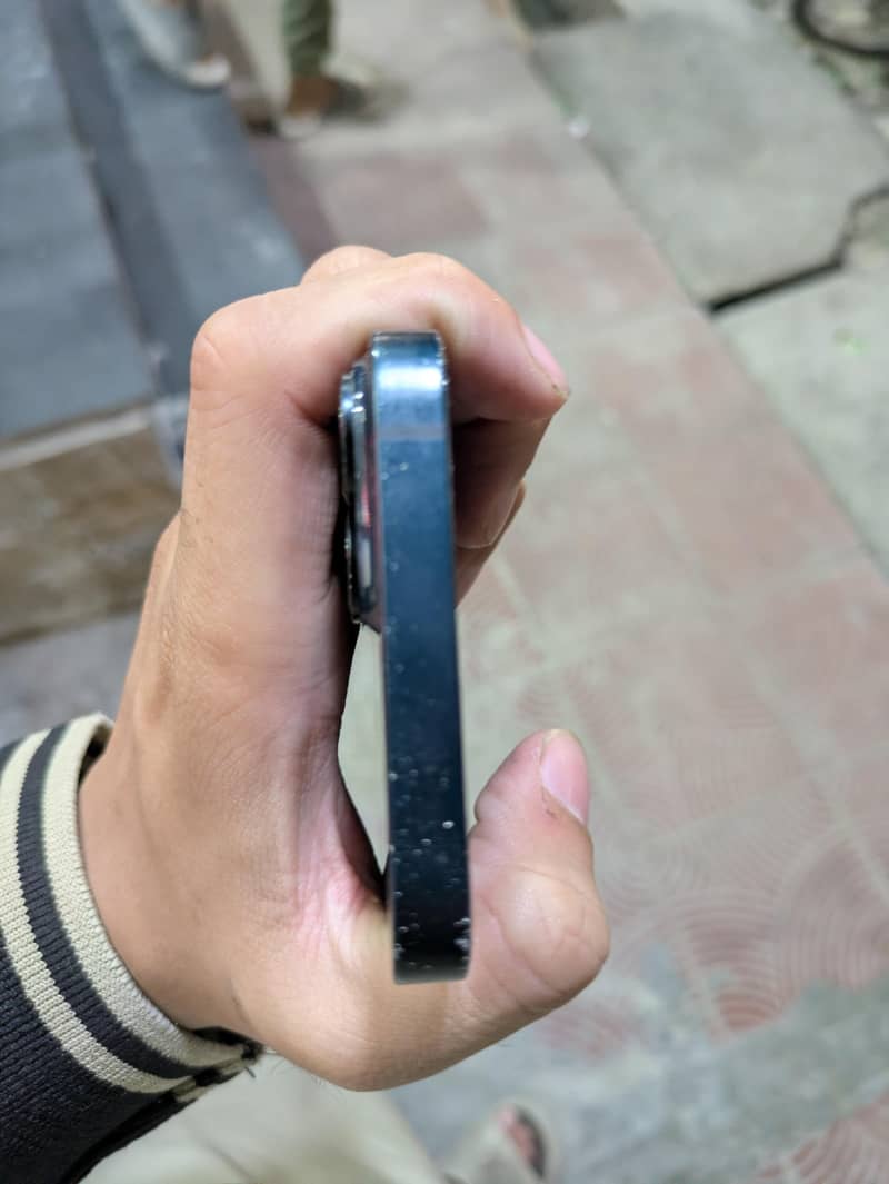 Apple iPhone 14 4