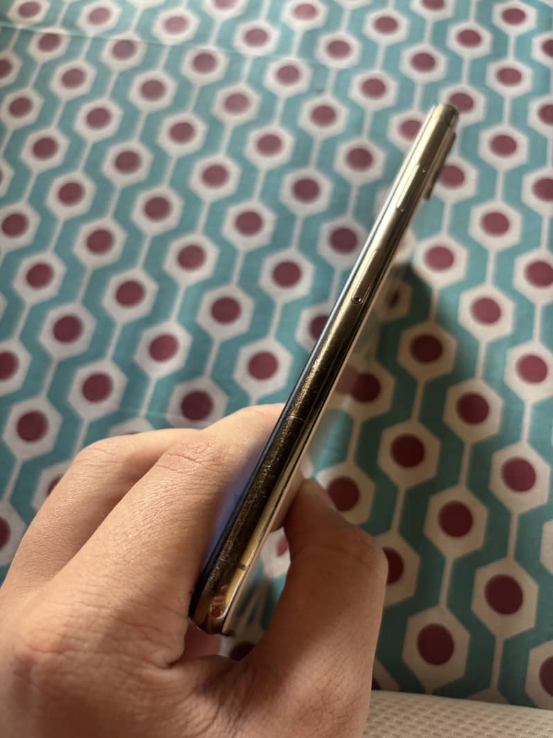 Apple iPhone XS Max 7