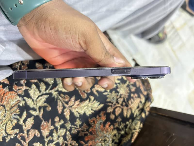 Apple iPhone 14 Pro Max 0