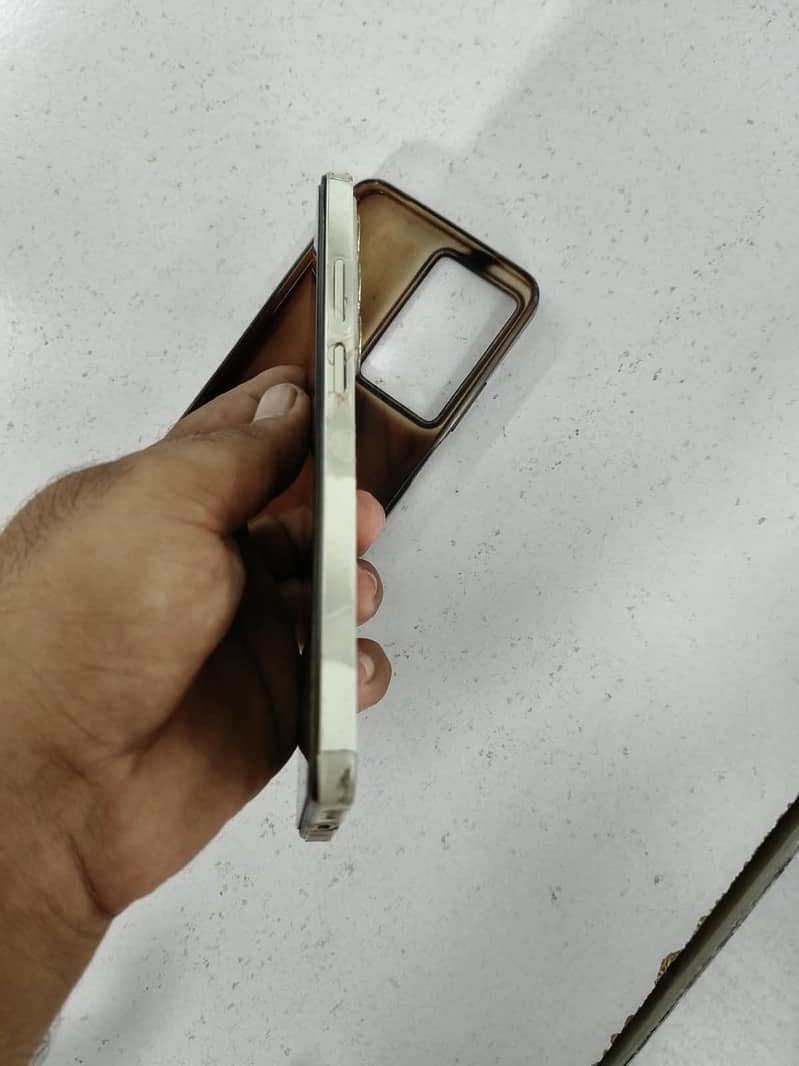 Realme C75 4