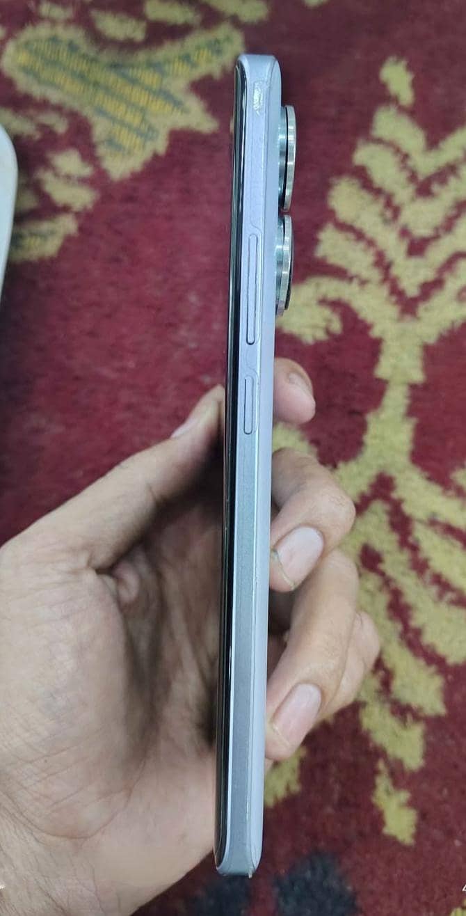 Xiaomi Redmi Note 13 Pro Plus 3