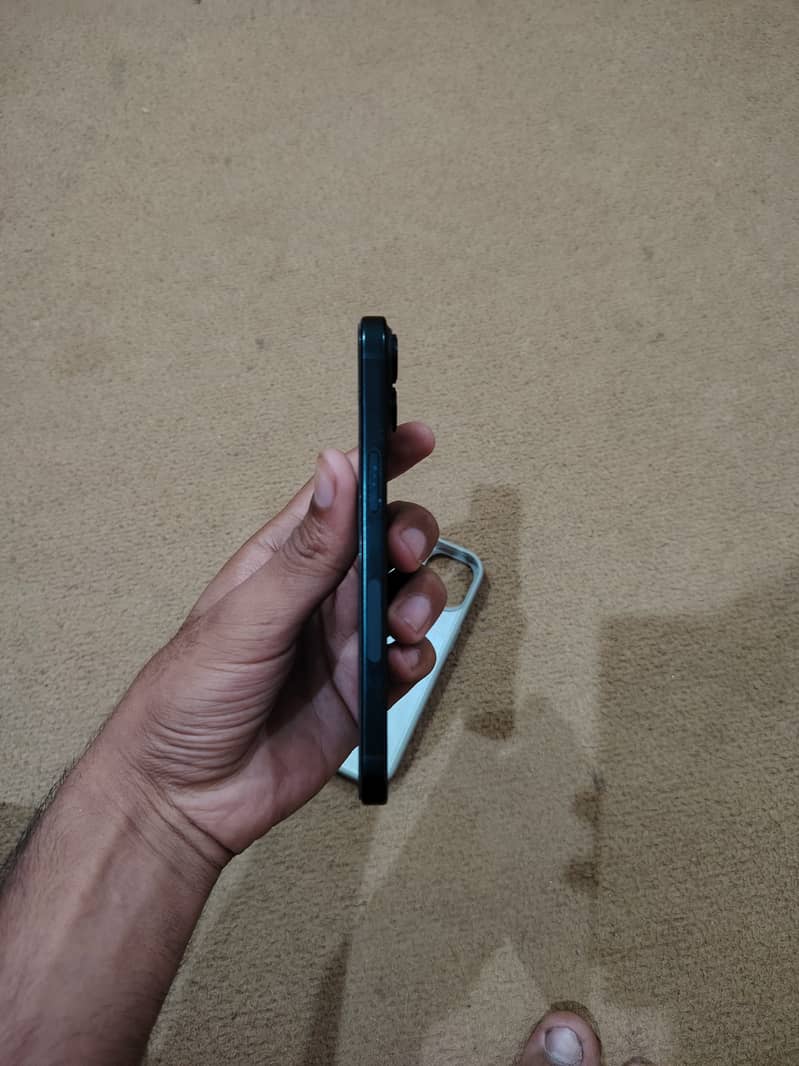 Apple iPhone 15 3