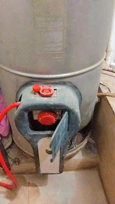 geyser available in good condition