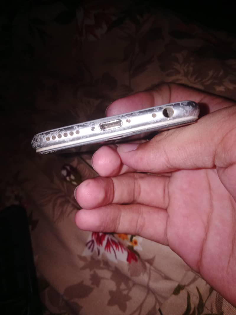 Apple iPhone 6S 4