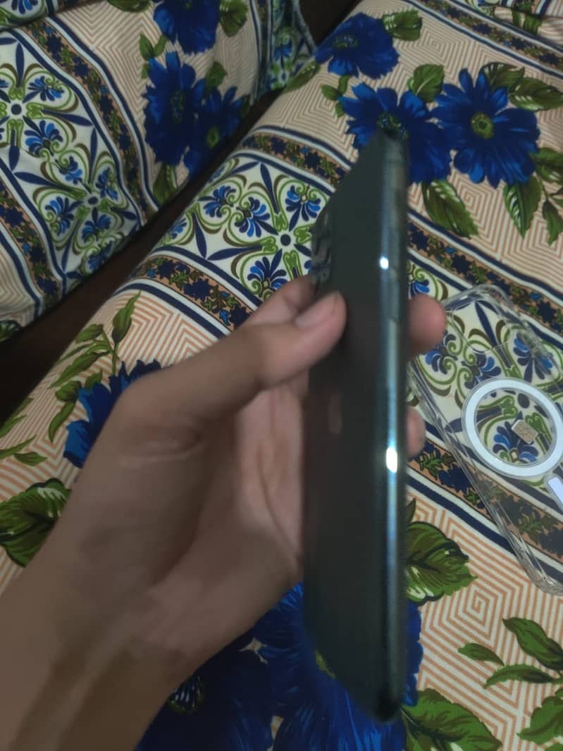 Apple iPhone 11 Pro Max 0