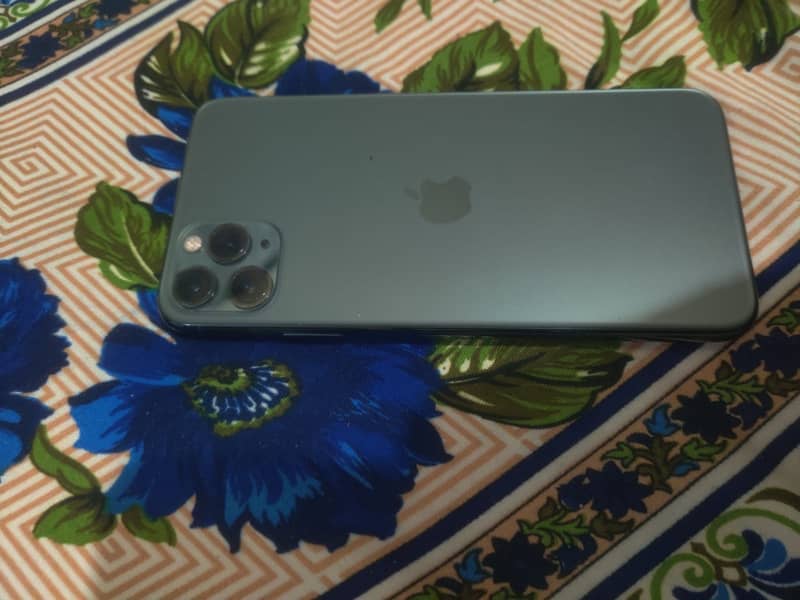 Apple iPhone 11 Pro Max 4