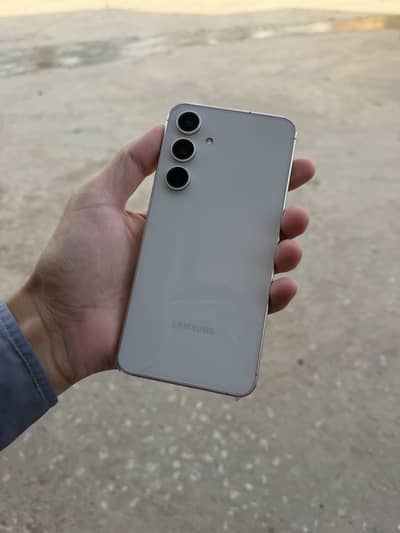 Samsung Mobile S24 fE