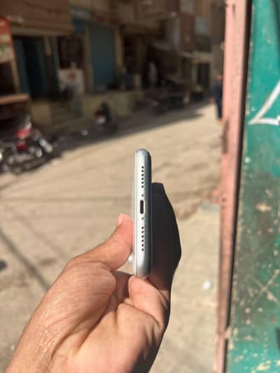 Apple iPhone XR