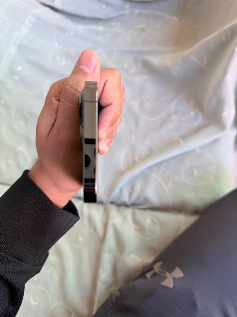 Apple iPhone 13 Pro 2