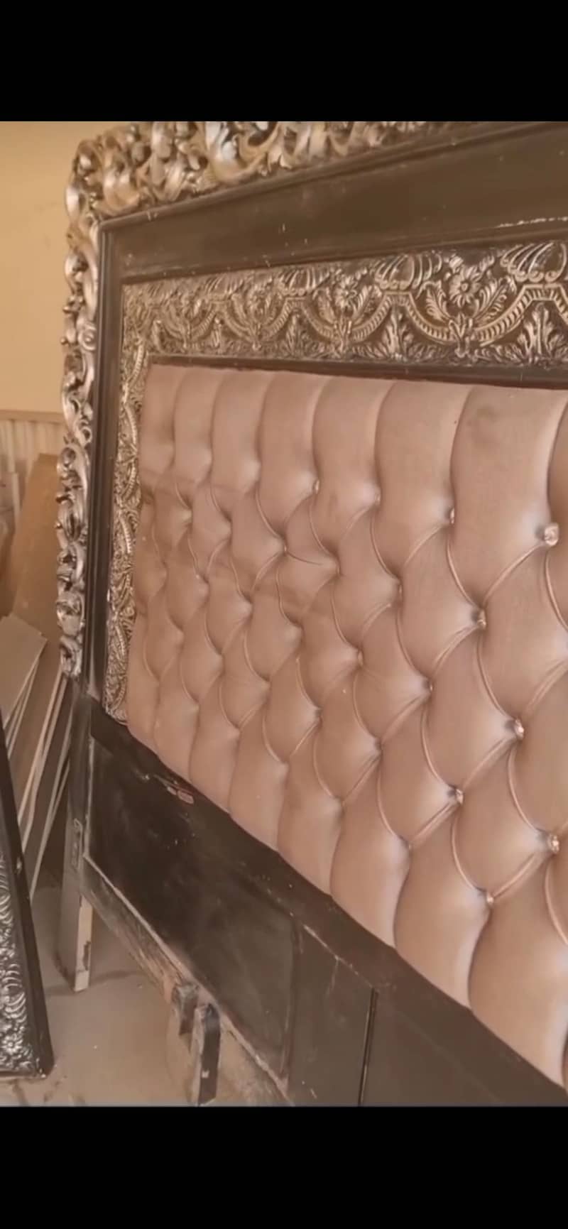 BED    WALL MIRROR 2