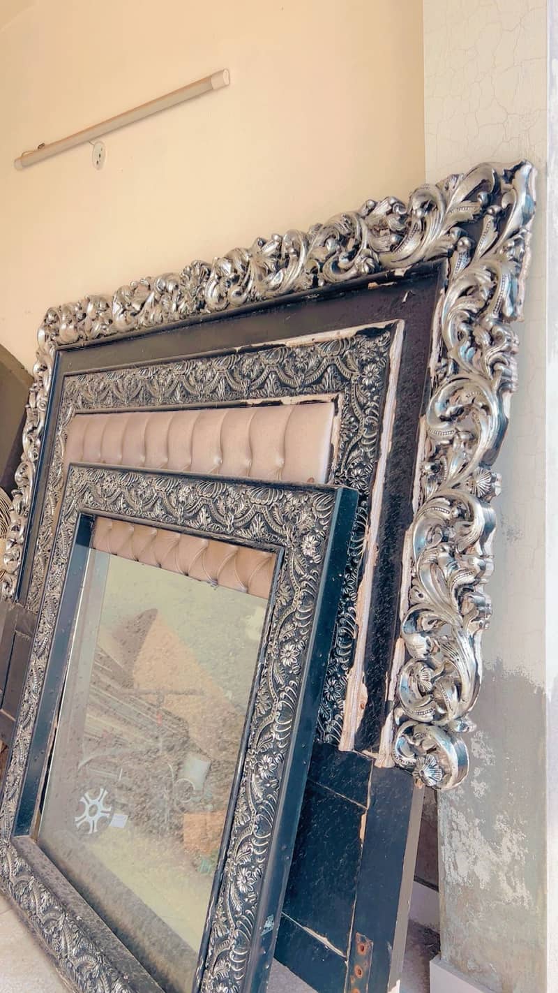BED    WALL MIRROR 3