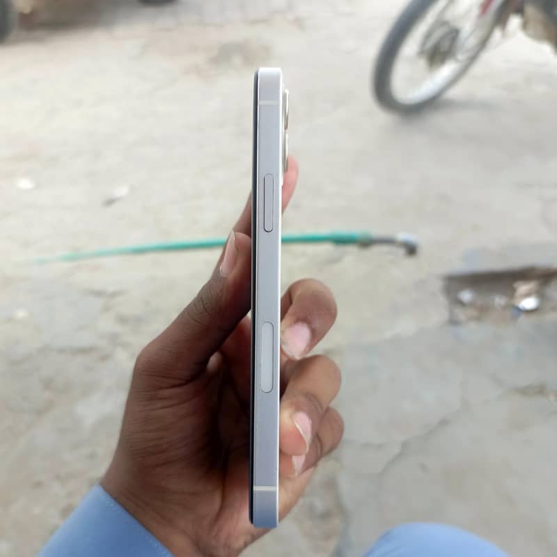Apple iPhone 12 2