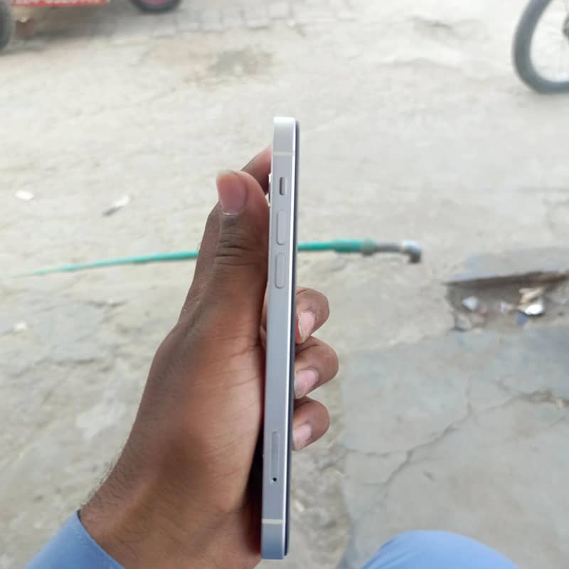 Apple iPhone 12 3