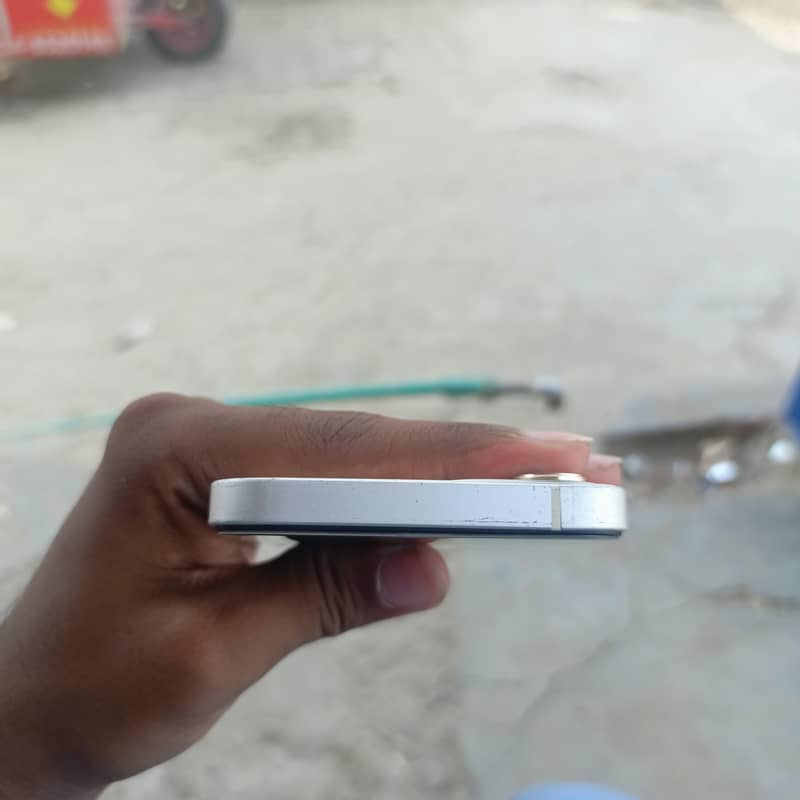 Apple iPhone 12 5