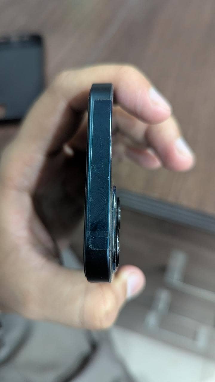 Apple iPhone 13 2