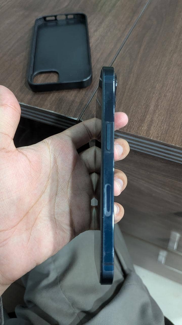 Apple iPhone 13 3