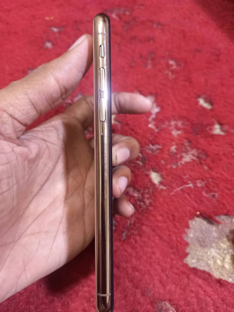 Apple iPhone XS 3