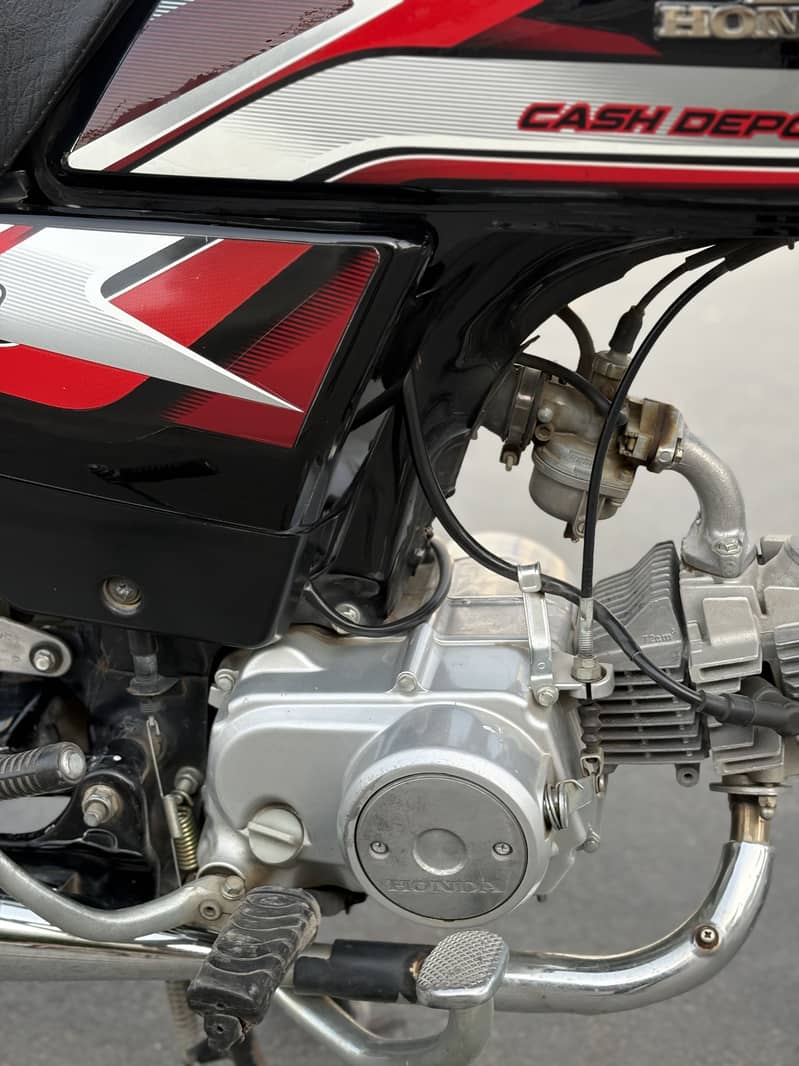 Honda CD70 7