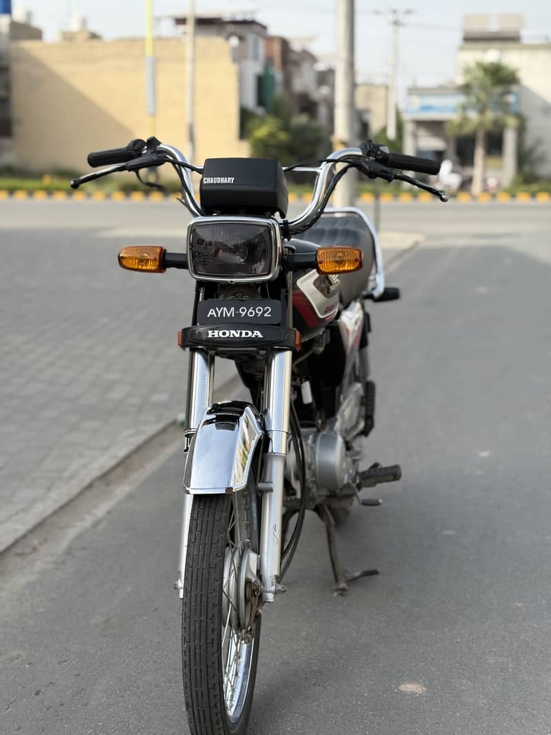 Honda CD70 9