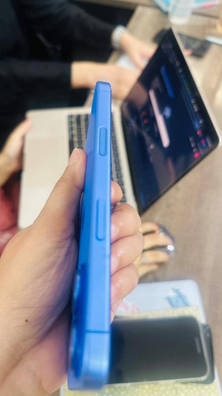 Apple iPhone 16 0