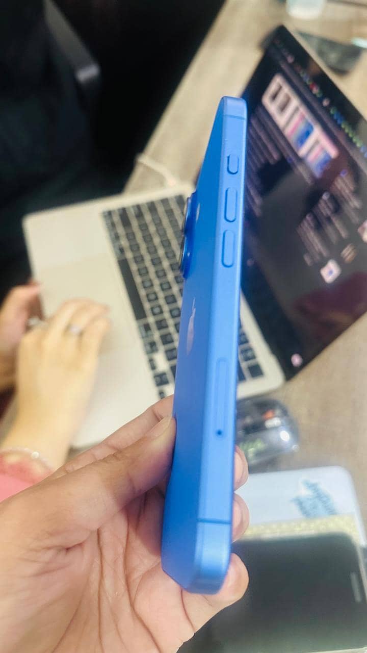 Apple iPhone 16 1