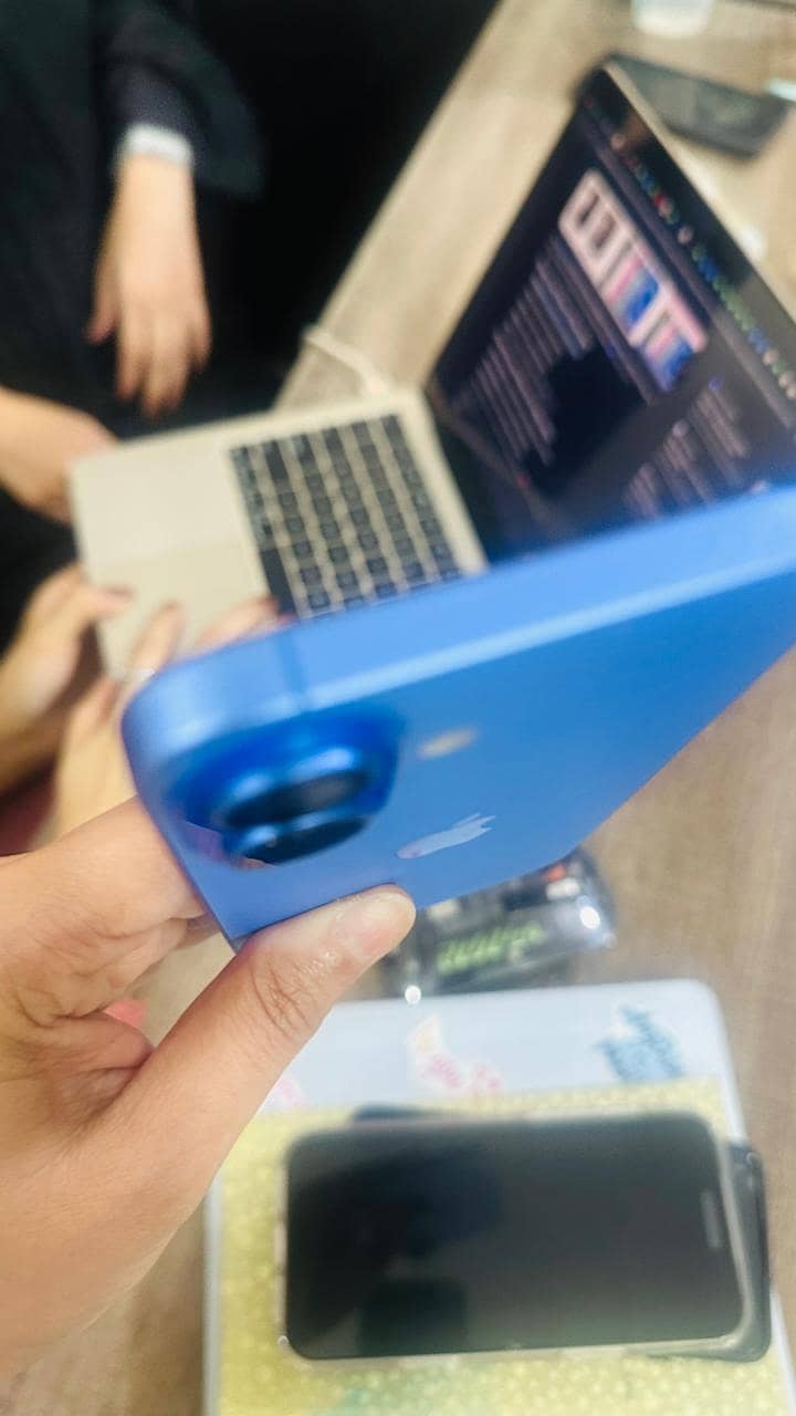 Apple iPhone 16 2