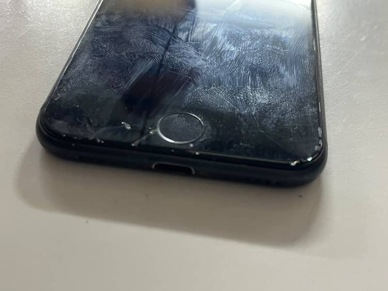 Apple iPhone 8 0
