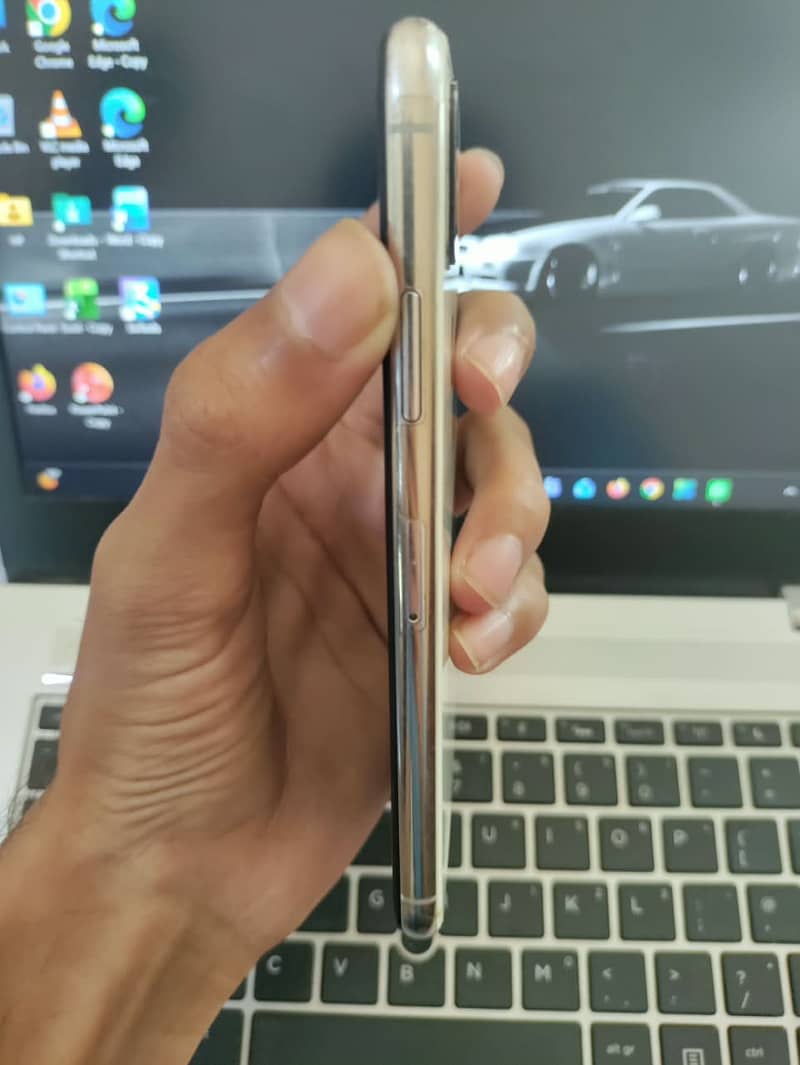 Apple iPhone XS 3