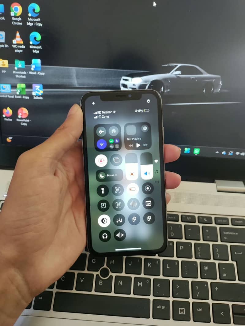 Apple iPhone XS 4