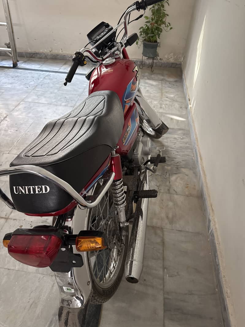 United cD -70 0