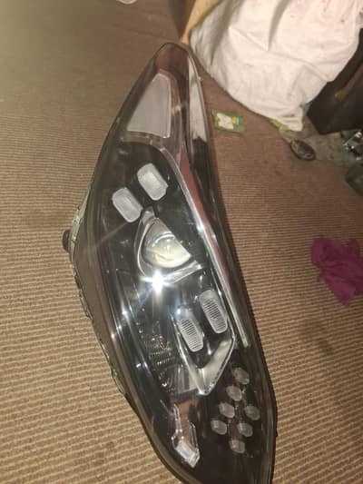 kia Sportage right side headlight