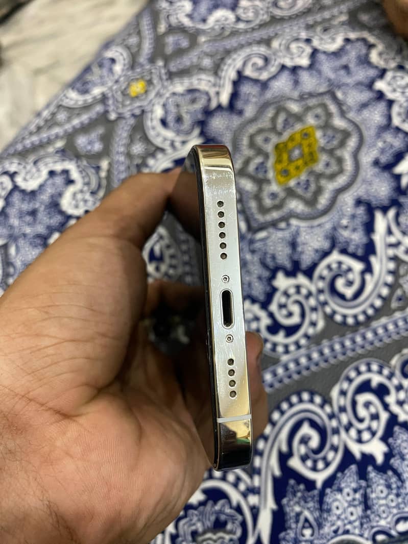 Apple iPhone 14 Pro Max 2