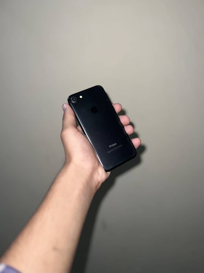 Apple iPhone 7 0