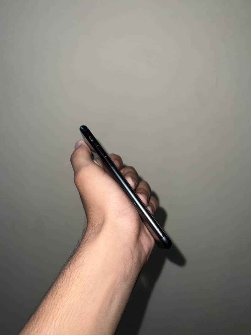Apple iPhone 7 3