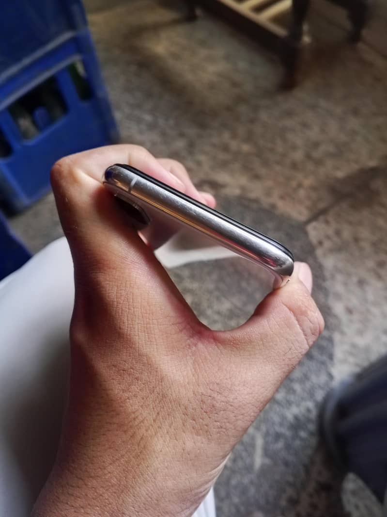 Apple iPhone XS 3