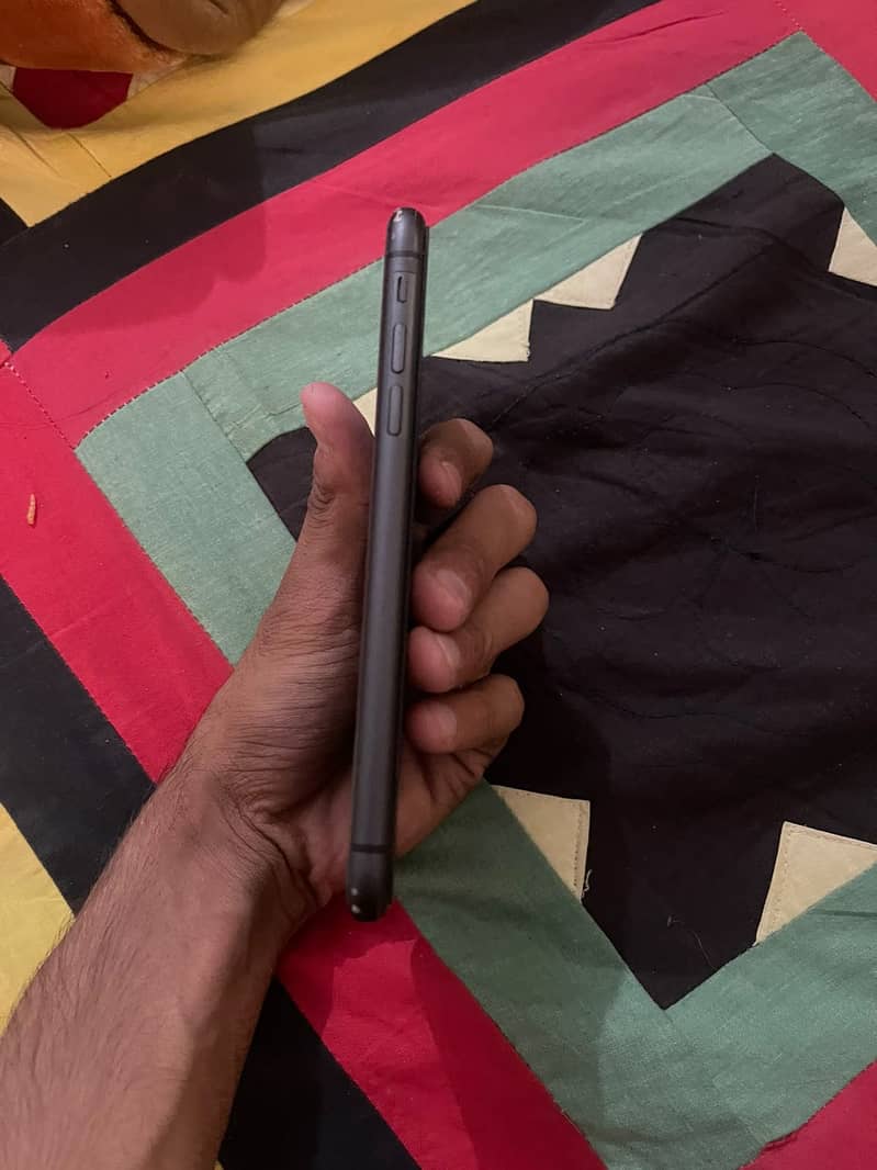 Apple iPhone 11 0
