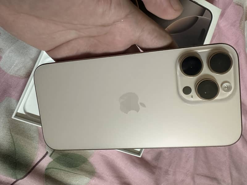 Apple iPhone 16 Pro Max 0