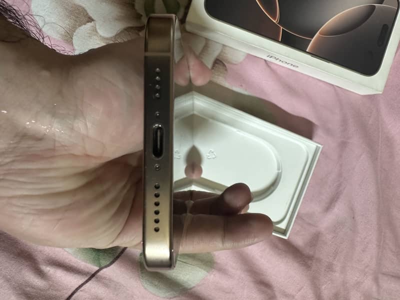 Apple iPhone 16 Pro Max 2