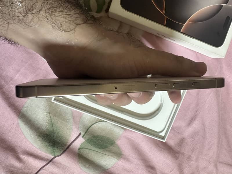 Apple iPhone 16 Pro Max 5